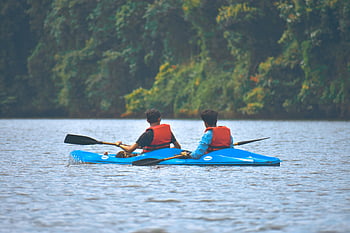 jízda na kajaku, dva muži, Tranquil River, svěží zeleň, dobrodružství, kajak, venkovní aktivita, Příroda, vodní sport, klidné scenérie, brouzdaliště