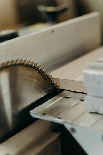 wood cutting, table saw, circular saw blade, woodworking, close-up photo, cutting precision, detailed view, woodwork, sawing, wood processing, carpentry tools