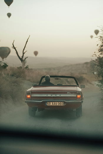 červený kabriolet, klasické auto, prašné silnici, horkovzdušné balóny, Historické auto, brod, pouštní krajina, cestovní fotografie, scénický disk, venkovní dobrodružství, Retro vozidlo