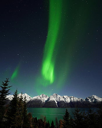 Nordlichter, Polar Lichter, Winterlandschaft, schneebedeckte Berge, Nordland Norwegen, Nordlicht, Atemberaubende Aurora, Nachthimmel, Naturwunder, sternenklare Nacht