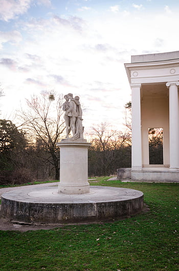 statuie, iarba câmp, Sculptură clasică, LedNice-Valtice, peisaj, apus de soare, elegant, senin, arta în aer liber, monument, scena naturii