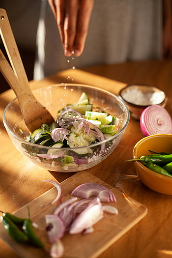 insalata, verdure, ciotola, fresco, Condominio manuale, sale, avvicinamento, affettare, cipolle, cetrioli, peperoni