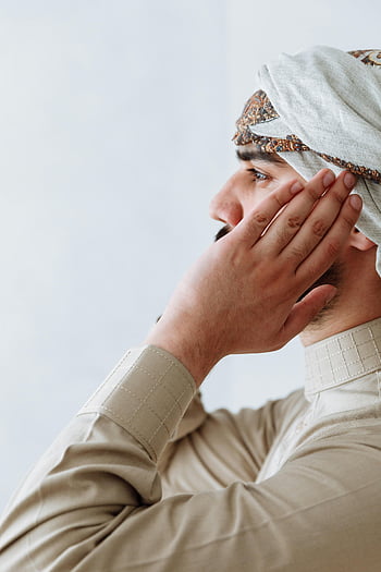 traditionelt slid, Mellemøstlig påklædning, Kontemplativ mand, bedende, spiritualitet, kultur, nærbillede foto, turban, Kulturelt tøj, traditionelle tøj, mellemøstlige kultur