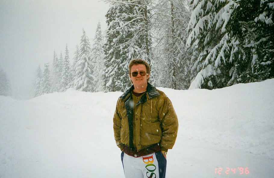 Snoqualmie Pass, 1996, snow, winter, cabin, friends, Lynne and Joel, old snapshots, scanned, ePhoto Z300, plustek