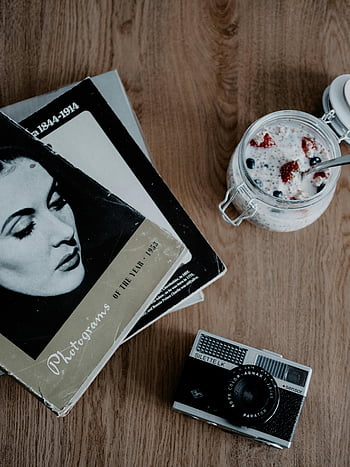 fotografické knihy, Fotoaparát, ovesné vločky, dřevěný stůl, vinobraní fotografie, ploché ležel, sklenice, lžíce, Silette LK, AGFA Color Agnar, Parator