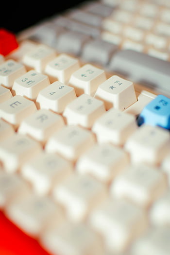 keyboard mekanik, Karakter Asia, kartu kunci, elemen teknologi, merapatkan, tembakan terperinci, fitur papan ketik, periferal komputer, Desain Ergonomis, keyboard gaming, tutup kunci khusus