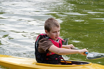 bambino, ragazzino, giacca-salvataggio, barca nautica, kayak, pagaia, la pagaia, l'acqua, lago, la natura, natura