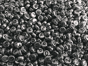 kovové korálky abecedy, Lesklé kovové korálky, Texturou Vzor, Full Frame Shot, Kovové korálky, Abecední korálky, lesklé korálky, kovová textura, detailní záběr, Kovová sbírka, Lesklá kovová sbírka