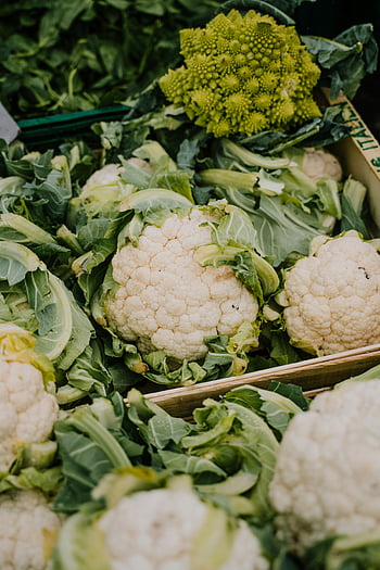 cauliflower, romanesco, wooden crate, farmers market, fresh produce, organic vegetables, nutritious food, healthy eating, market display, green vegetables, white cauliflower