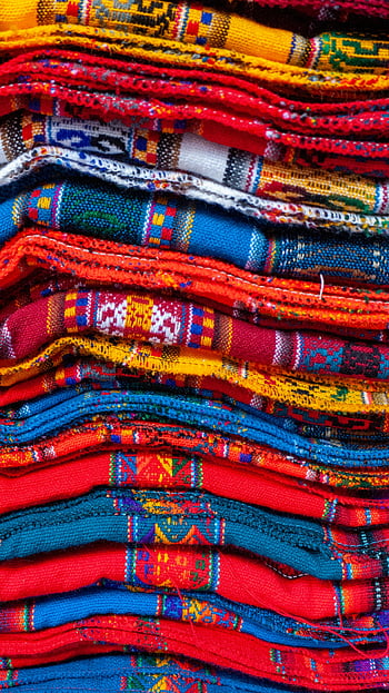 Peruanischer Stoff, bunte Textilien, traditionell handgewebt, komplizierte Muster, Peruanische Textilien, Stapel Stoff, Peruanisches Kunsthandwerk, handgefertigte Textilien, peruanische Kultur, leuchtende Farben, Textilkunst