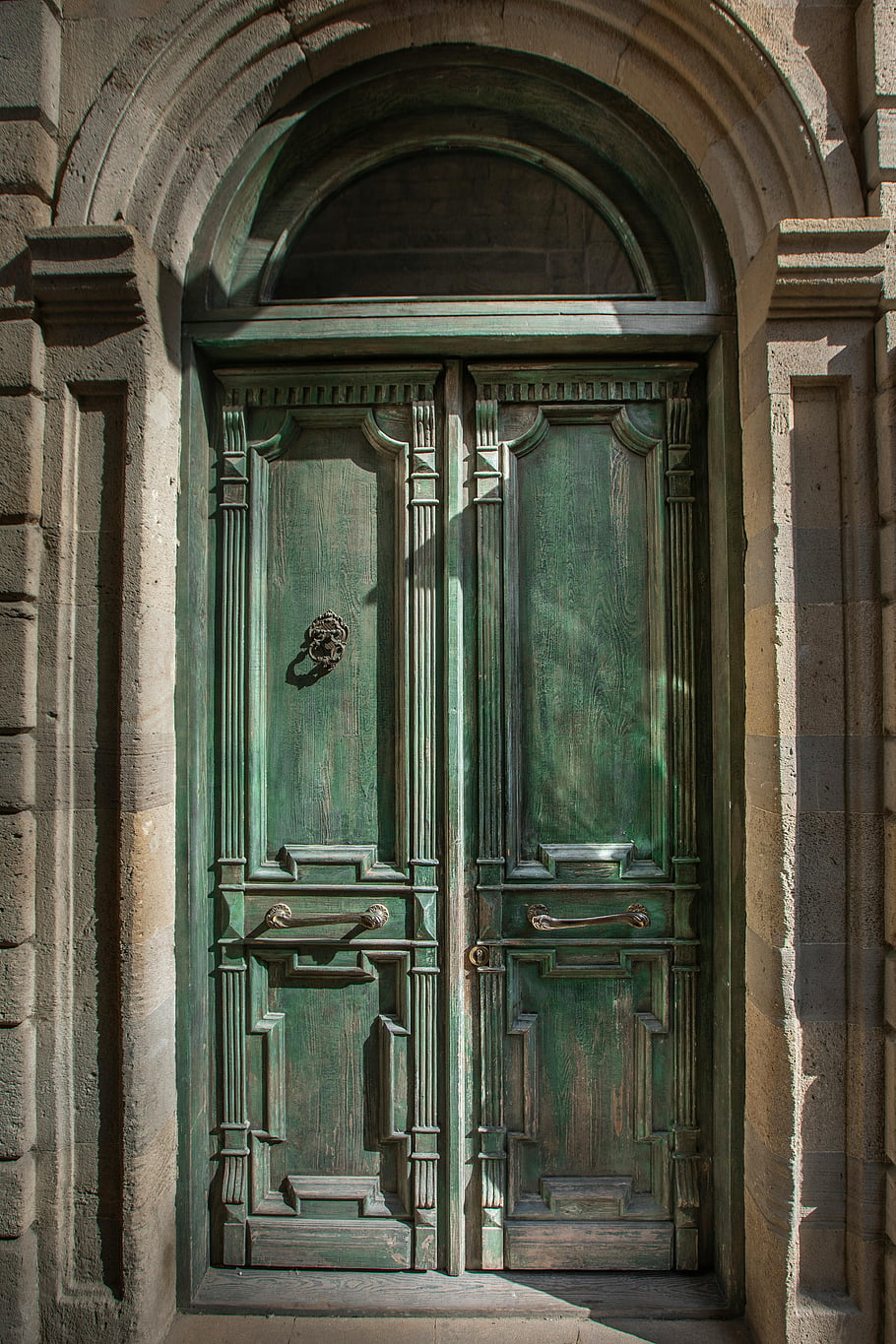 zelené dveře, vinobraní dveře, Ozdobený design, baku, Ázerbajdžán, elegantní dveře, zelené vintage dveře, architektonický detail, historické budovy, staré dveře, starožitné dveře