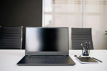 vypnul notebook, bílý stůl, kancelář nastavení, Elegantní notebook, notebooky, židle, stolní příslušenství, moderní kancelář, pracovního prostoru, černý notebook, Kancelářské prostředí