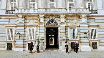 stráže, kavalerie, královský palác v Madridu, vchod, Španělské dědictví, budova, stráže stojící, kavalérie stojící, Vstup do paláce, vitrína dědictví, Madrid