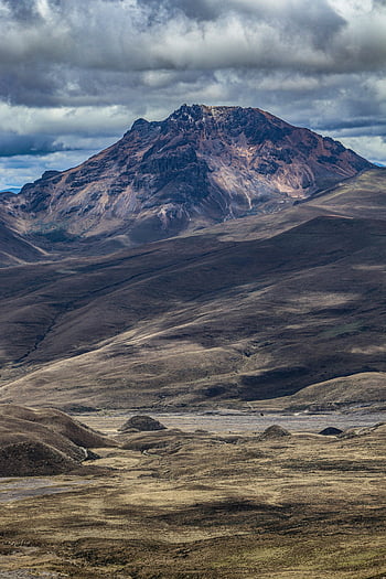 Volcán Cotopaxi, Ecuador, pico de la montaña, paisaje natural, Paisajes dramáticos, vastos valles, vista impresionante, terreno volcánico, fotografía al aire libre, destino de viaje