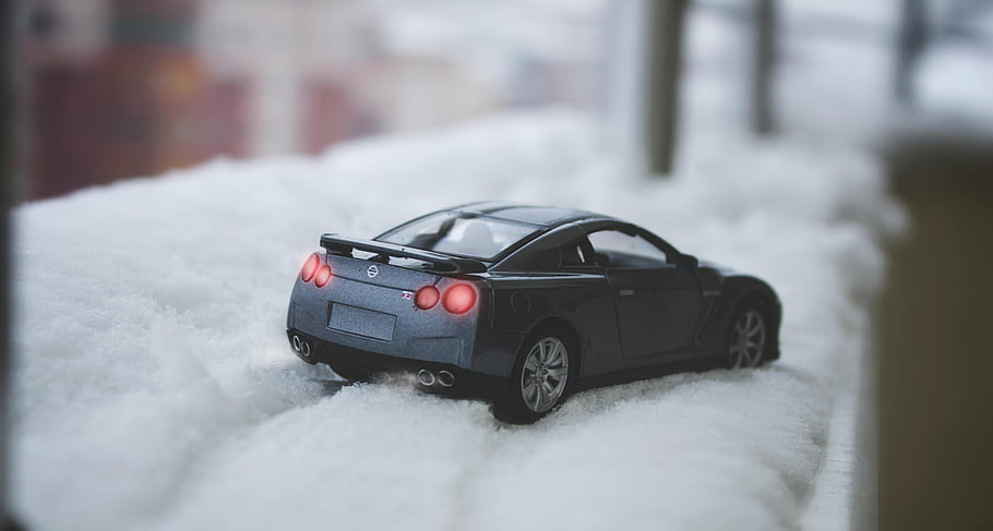 přírodní autíčko, sníh, zimní scény, detail, autíčko, zasněžené, zimní, auto na sněhu, miniaturní auto, zasněžené scény