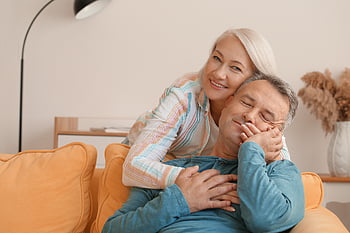 senior, paar, huis, man, vrouw, gepensioneerd, pensioen, geluk, binnen-, mannetje, sofa