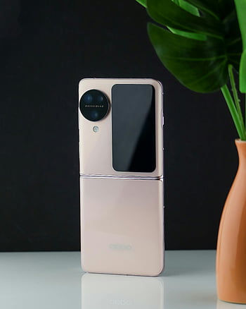 OPPO Find N3 Flip, faltbares Smartphone, Dual-Kamera-Modul, minimalistisches Design, elegantes Design, Gegen Smartphone, Faltfunktion, Smartphone -Technologie, Modernes Smartphone, Hasselblad-Kamera, kompaktes Telefon