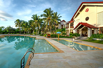 plavecký bazén, palmy, tropický resort, útěk na dovolenou, slunečný den, budova resortu, venkovní bazén, prázdninové destinace, tropické dovolené, resort bazén, Relaxace u bazénu