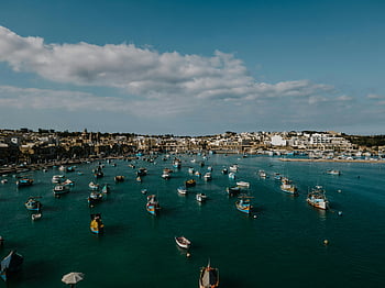 letecké záběry, Přístav Marsaxlokk, tradiční lodě, Malta, jachty a lodě, letecký pohled, nádherný výhled, přístav, lodě na molu, Maltské lodě, přímořské scenérie
