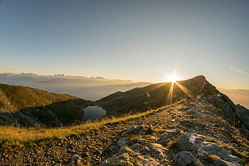 hora, svítání, skalnatá krajina, klidný rybník, popředí, dechberoucí výhled, přírodní scenérie, venkovní fotografie, Alpské prostředí, ranní světlo, klidné nastavení