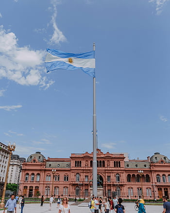 argentinská vlajka, casa rosada, Buenos Aires, Argentina, jasné modré nebe, kultovní budova, státní vlajka, Jižní Amerika, historické architektury, turistická atrakce, vlající vlajka