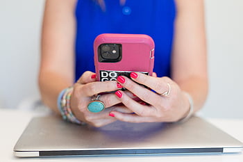 Navigazione della cella dello smartphone, navigazione, attività commerciale, chiamata, casuale, cellula, colorato, comunicazione, femmina, libero professionista, mani