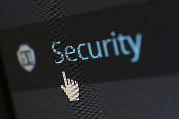 Logo di sicurezza, Sicurezza digitale, cursore del mouse, vista ravvicinata, schermo del computer, sicurezza online, testo digitale, testo di sicurezza, Schermo, icona di sicurezza, Cursore della mano