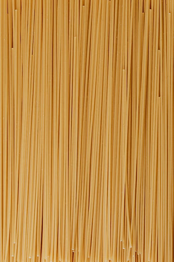 spaghetti sticks, raw spaghetti, close-up, texture, natural color, neatly aligned, detailed photo, pasta, uncooked noodles, spaghetti noodles, food photography