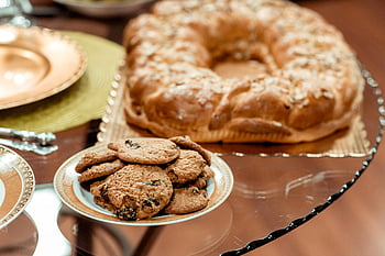 cookies na talíři, stůl, sušenky ovesné vločky, chléb s ořechy, detail, dezert, fotografování potravin, pečené dobroty, sladké dobroty, talíř cookies, nastavení tabulky