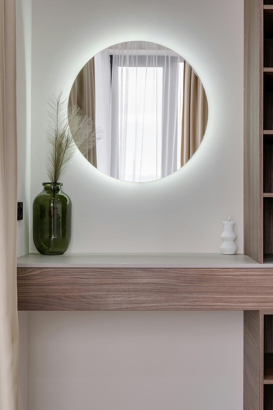 round mirror, elegant interior, minimalist decor, bright window, apartment design, modern decor, interior design, home decor, wall mirror, decorative vase, candle holder
