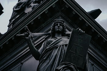 signora giustizia, dresda germania, statua, spada, bilancia, foto in scala di grigi, statua sorprendente, Tabula Rasa, simbolo legale, architettura, monumento
