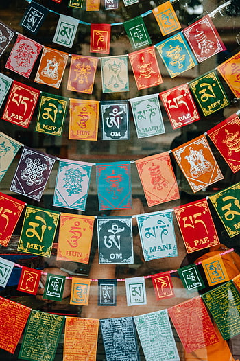 tibetské modlitební praporky, barevné modlitební praporky, Orientální vývěsky, trhu, Světlé vývěsky, Tibetské symboly, modlitební nápisy, barevné vlajky, tržní vlajky, tibetské kultury, Modlitební bannery