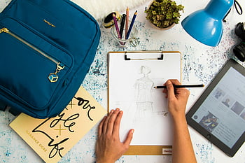 módní design, kreslení, Design šatů, kreativní pracovní prostor, Schránka, papír, módní nástroje, Designer Workspace, pohled shora, módní nápady, Kreativní nástroje