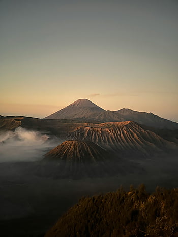 Mount Brom, Sonnenaufgang, Ost-Java, Indonesien, szenische Ansicht, Schönheit der Natur, vulkanische Landschaft, Morgennebel, Reiseziel, Reisefotografie, Naturwunder
