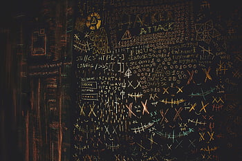tabule, chaotické psaní, Symboly kybernetické bezpečnosti, Hackerské symboly, Barevná křída, Složité symboly, hackerský útok, Bezpečnostní kódy, Digitální zabezpečení, Techní symboly, Kybernetická obrana