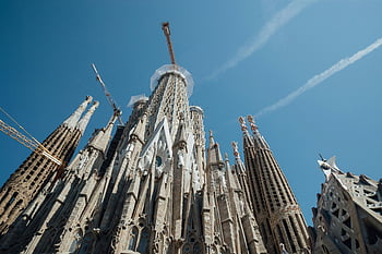 sagrada família, Barcelona, gealterte Kirche, blauer Himmel, Flachwinkelansicht, Außen, gotische Architektur, antoni gaudi, Türme, Baukräne, Historisches Gebäude