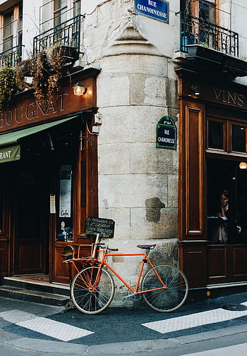 červené kolo, roh ulice, Paříž, vinobraní kolo, rue chanoinesse, Kuriózní pouliční scéna, městském prostředí, evropské architektury, pouliční fotografie, městský život, oranžové kolo