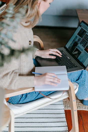 liber profesionist, laptop, caiet, munca la distanță, biroul de acasă, vedere superioară, Lucrare modernă, lucrand de acasa, configurarea biroului, Spațiu de lucru casual, nomad digital