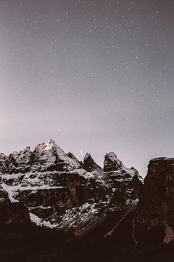 Karla kaplı dağ, akşam manzara, yıldızlı gece gökyüzü, görkemli zirveler, Sakin Görünüm, Nefes kesen manzara, kış manzarası, dağ fotoğrafçılığı, gece fotoğrafçılığı, doğal güzellik, dağ manzarası