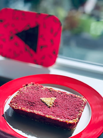 cake-dessert-youtube-button-play-videos-platform-subscribe-button-subscription-social-media-thumbnail.jpg