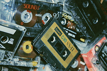kazetové pásky, Vintage kazety, Kazety 80. let, Kazety 90. let, retro design, Nostalgické odvolání, audio pásky, hudební kazety, Sbírka pásek, audiokazeta, Kazeta na páskové umění