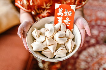spåkage, skål, hænder, rød kuvert, kinesisk nytår, fester, traditionel, mad, kultur, ferie, dessert