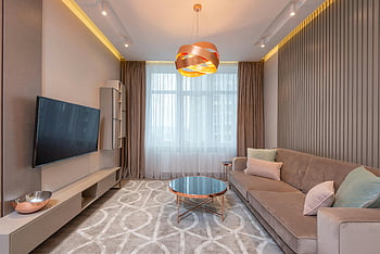 kortárs nappali, hangulatos kanapé, TV készülék, elegáns dekoráció, elegáns bútor, modern belső tér, nappali kialakítása, lakberendezés, belsőépítészet, élettér, kényelmes ülőhely