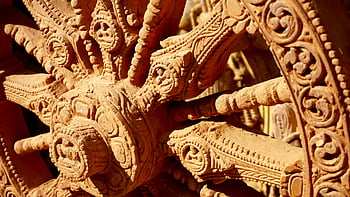 statua in cemento marrone, incisioni intricate, Scultura dettagliata, arte antica, artefatto culturale, artigianato di pietra, monumento storico, design ornato, scultura all'aperto, Scultura artistica, lavoro di pietra decorativa