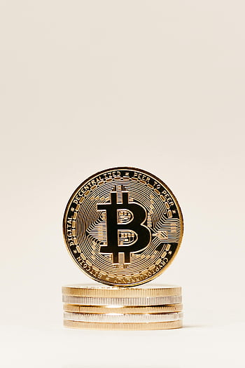 金のビットコインコイン、 垂直ショット、 ビットコインの山、 暗号通貨、 デジタルファイナンス、 ビットコイン、 金貨、 デジタル通貨、 金融技術、 ビットコインスタック、 垂直画像