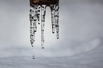 ghiaccio, ghiaccioli, fusione, gocciolina, goccia d'acqua, ghiaccio che si scioglie, gocciolante, natura, orario invernale, brina, freddo