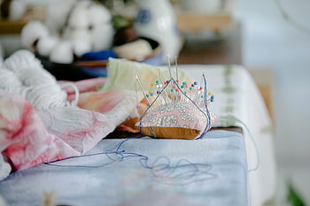 pelote à épingles, épingles colorées, atelier de couture, les fils, tissus, fermer, outils de couture, travaux d'aiguille, fournitures d'artisanat, Arts textiles, broderie