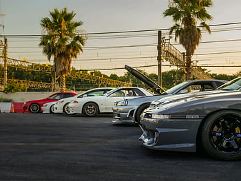 klassische JDM-Autos, Treffen in Tokio, Nissan-Modelle, Toyota-Modelle, Autoaufstellung, JDM-Fahrzeuge, japanische Autos, Auto treffen, Tokyo, Japan, klassische Autos, Palmen