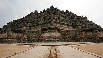 temple de borobudur, patrimoine mondial de l'unesco, java central, Indonésie, site historique, ciel blanc, point de vue majestueux, architecture ancienne, structure en pierre, point de repère culturel, monument religieux