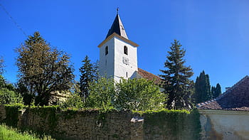 nades, vesnice, opevněný kostel, pozdní gotika, dřevěná zvonice, 1927, dva zvony, vnitřní nábytek, barokní, 1873 oltář, 1910 Organ